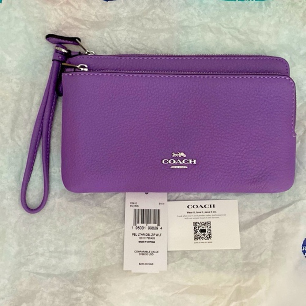 BNWT  Coach Iris Pebble Leather Double Zip Wrislet Wallet